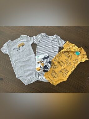 Carter's 3 Piece Boys Bodysuit Set & Socks, 3-6 months NWT